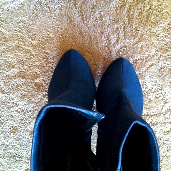 Gorgeous black ankle stiletto heal booties - Picture 4 of 4